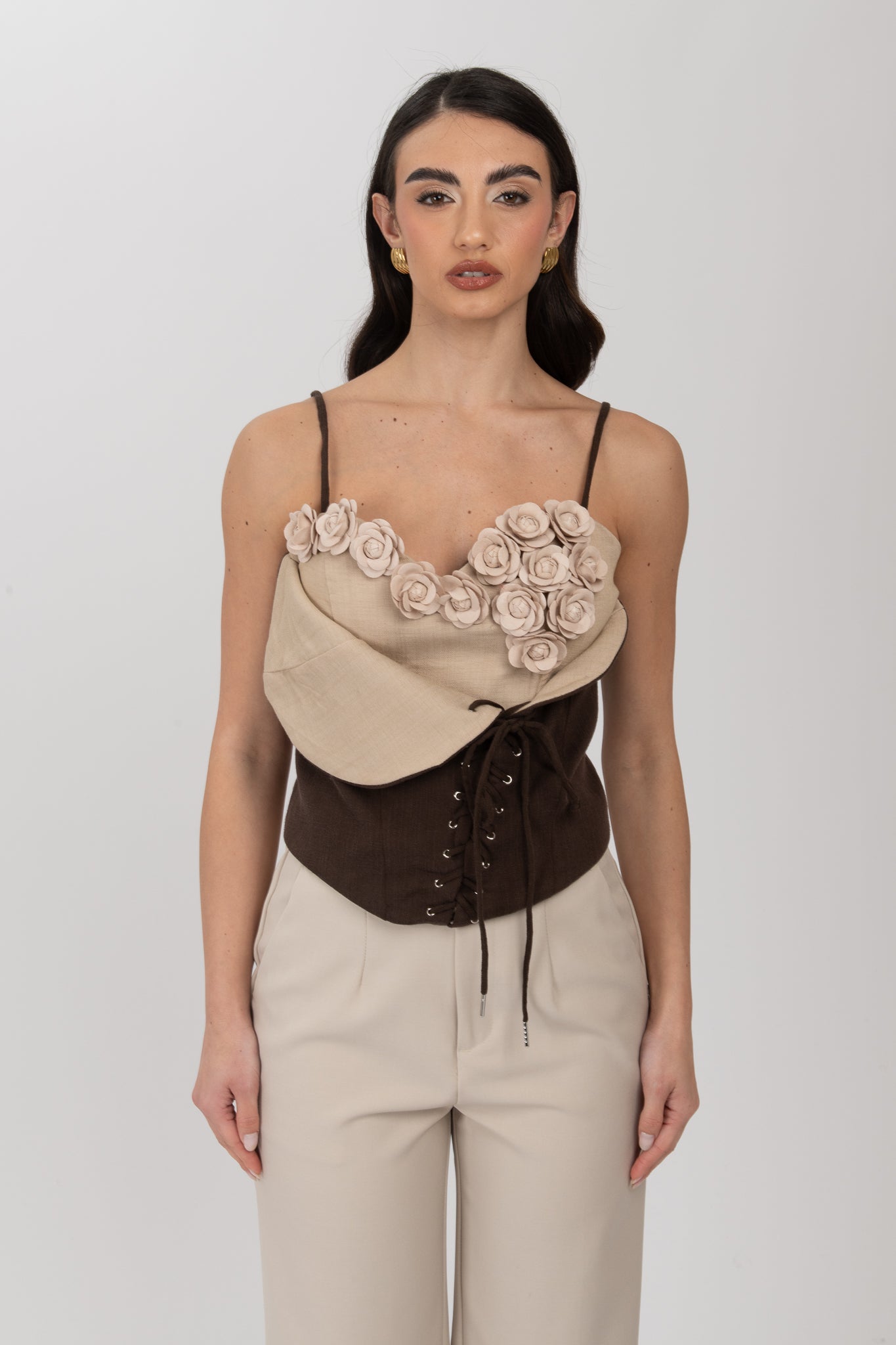 Corpetto ‘FIORI E STRINGHE’ Cacao