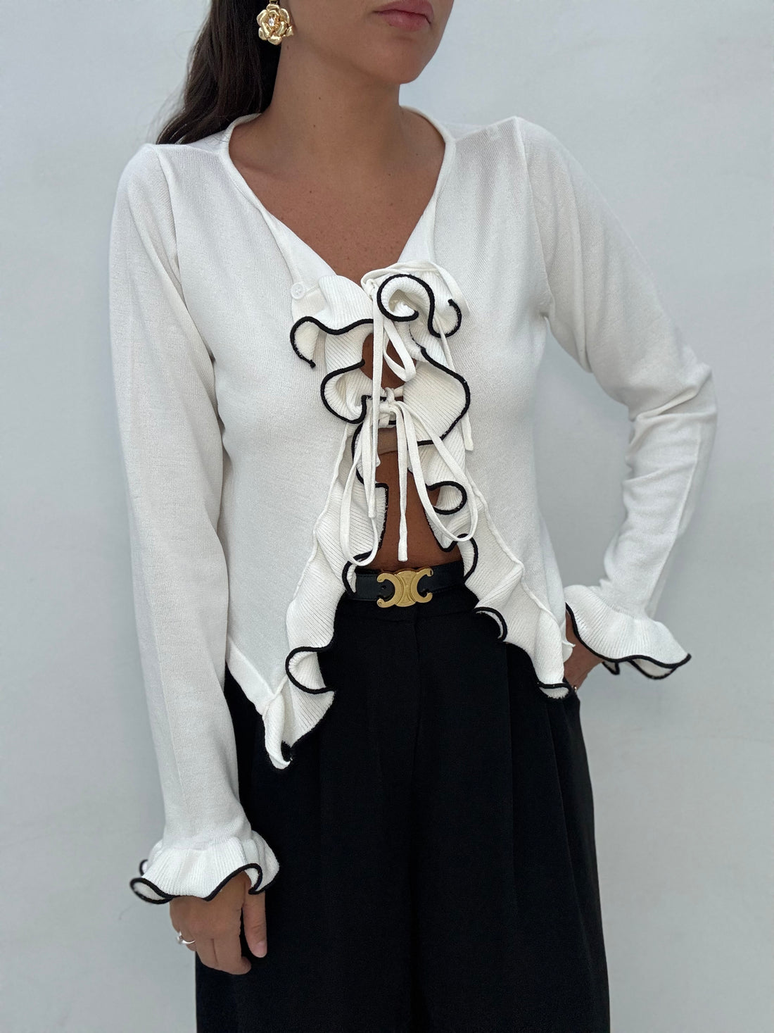 Maglia in filo con  ‘ROUCHES’ Bianca
