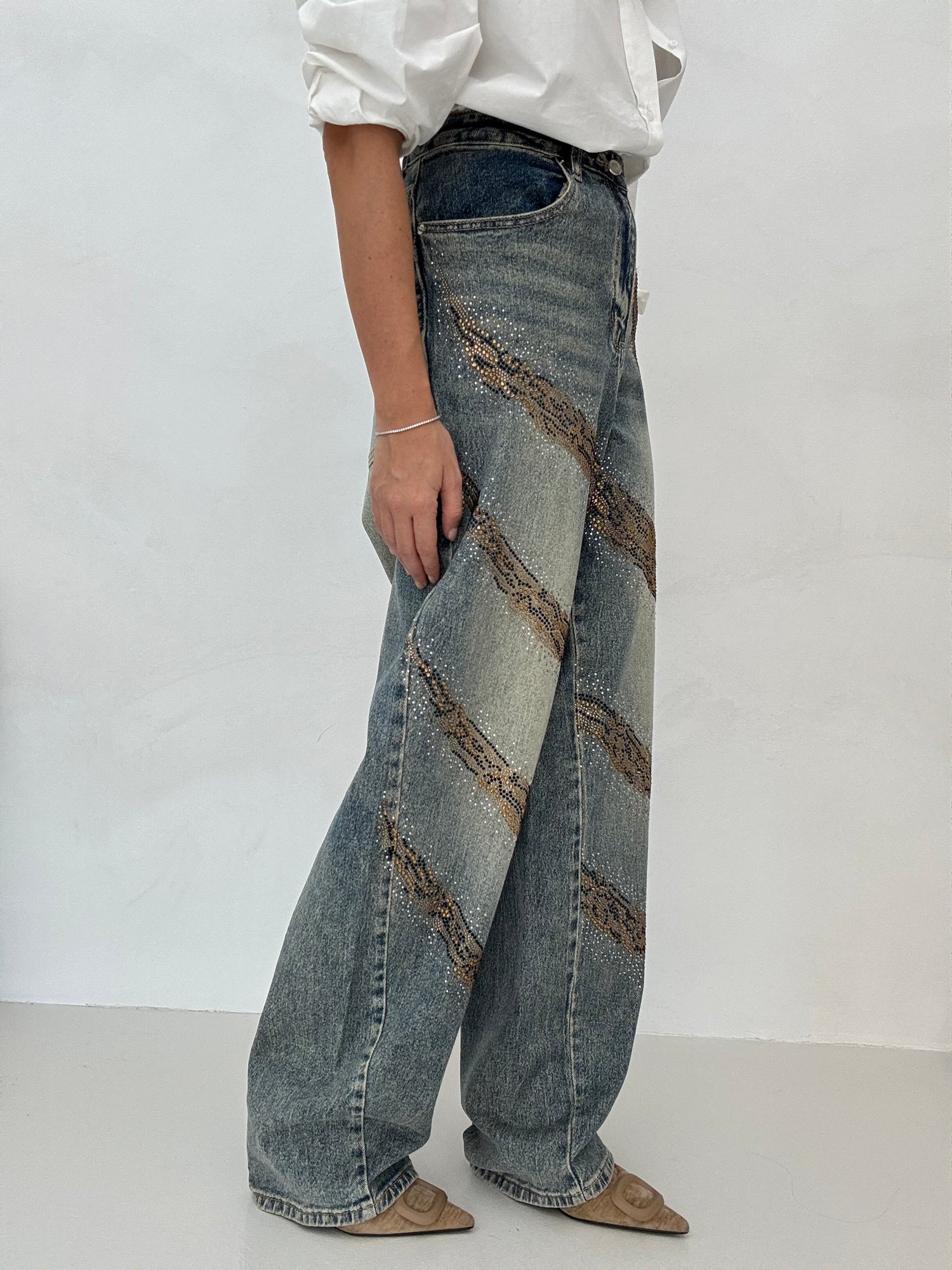 Jeans ‘BAGGY’ denim slavato con strass