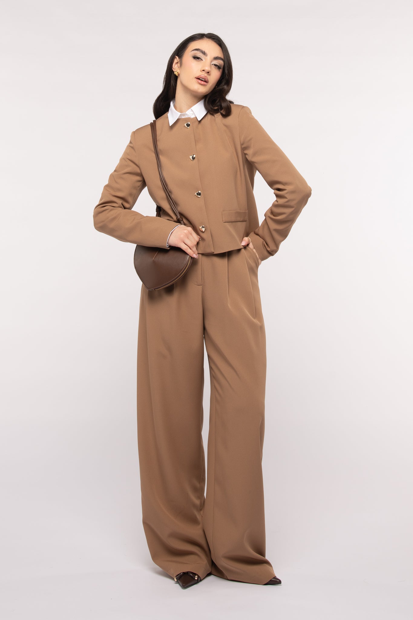 Tailleur ‘BOTTONI CUORE 3&33’ Camel