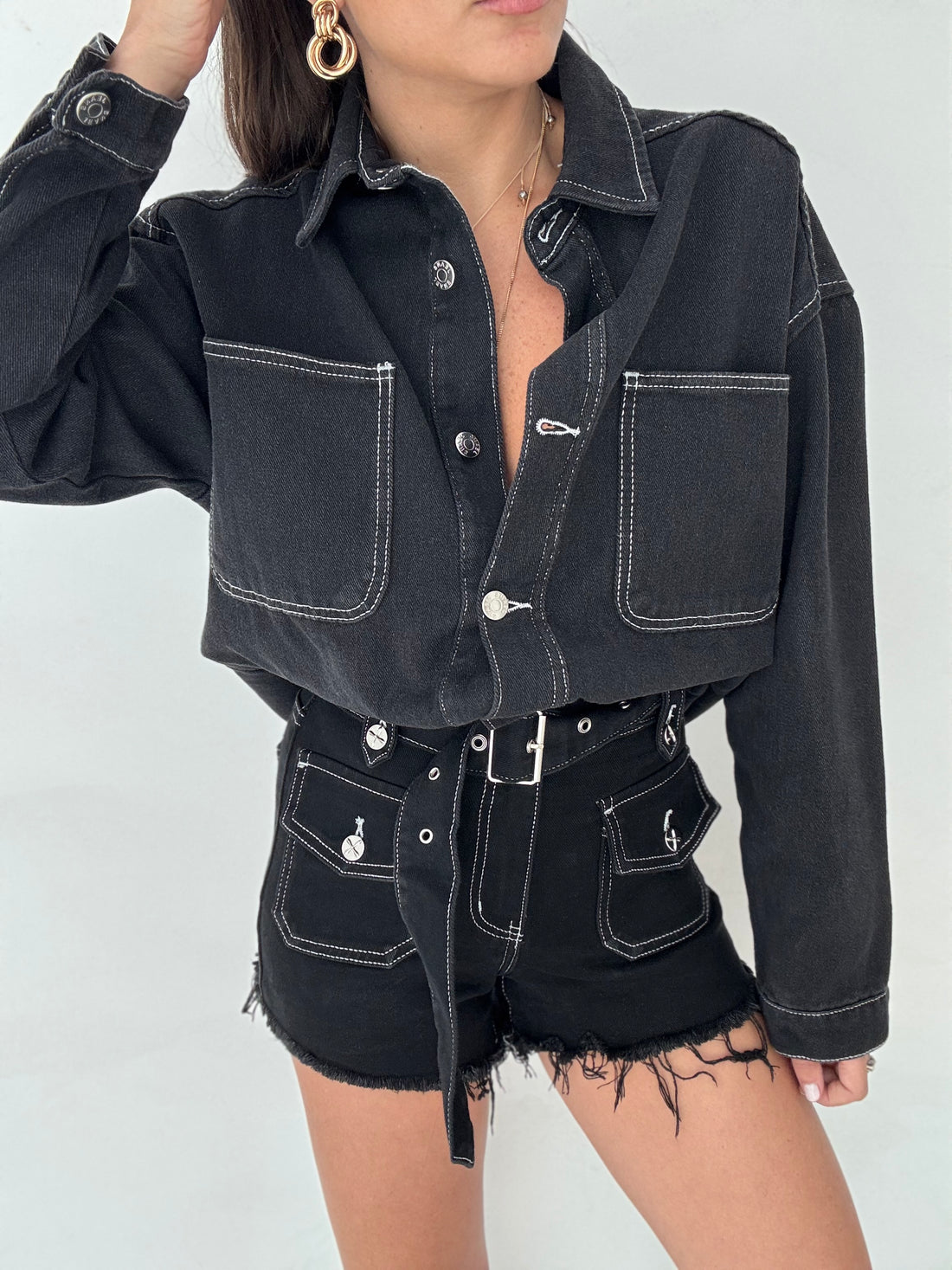Camicia ‘SECRET’ Nera cuciture Bianche