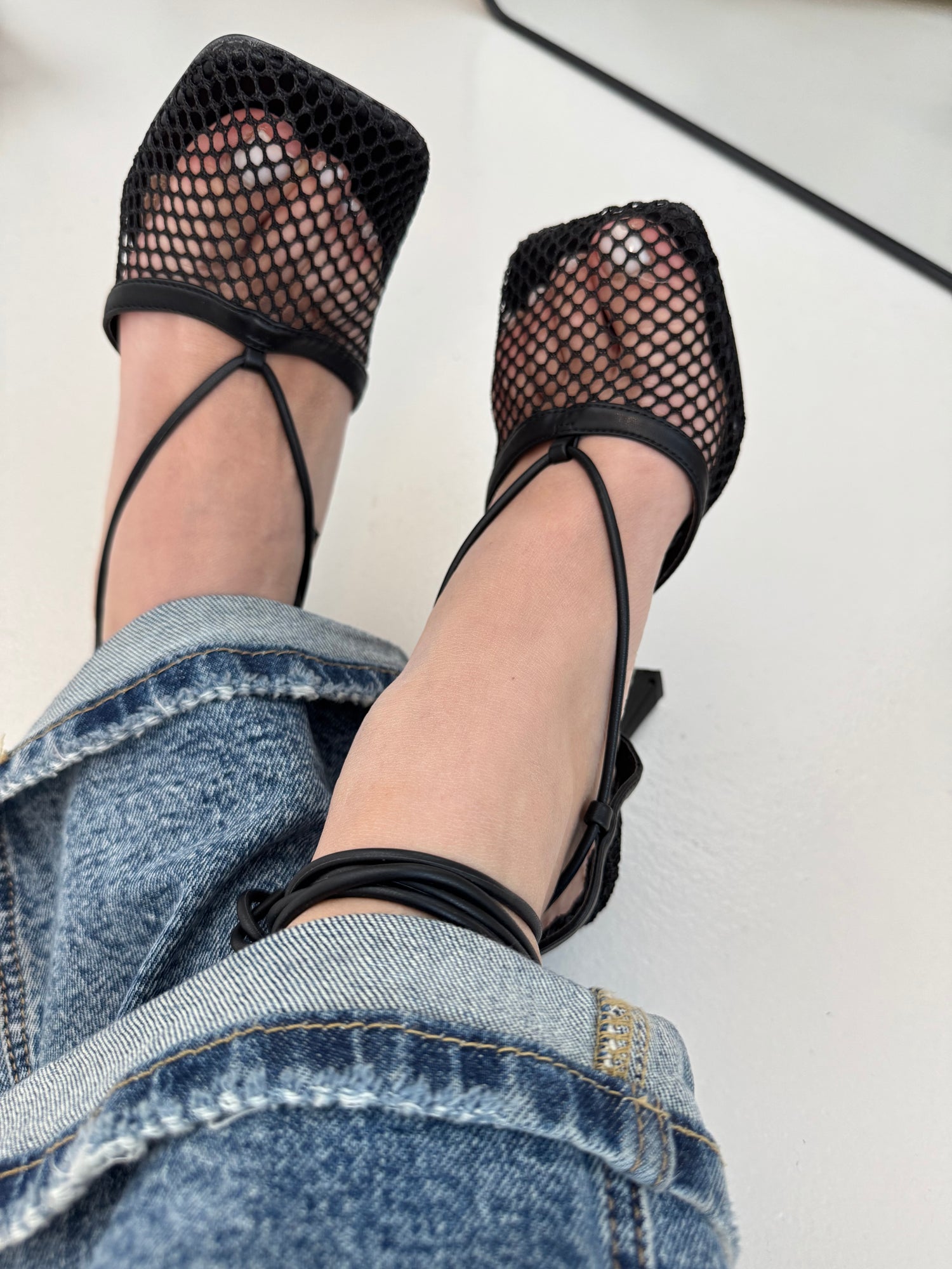 Décolleté ‘TRAFORATO’ con lacci Nero