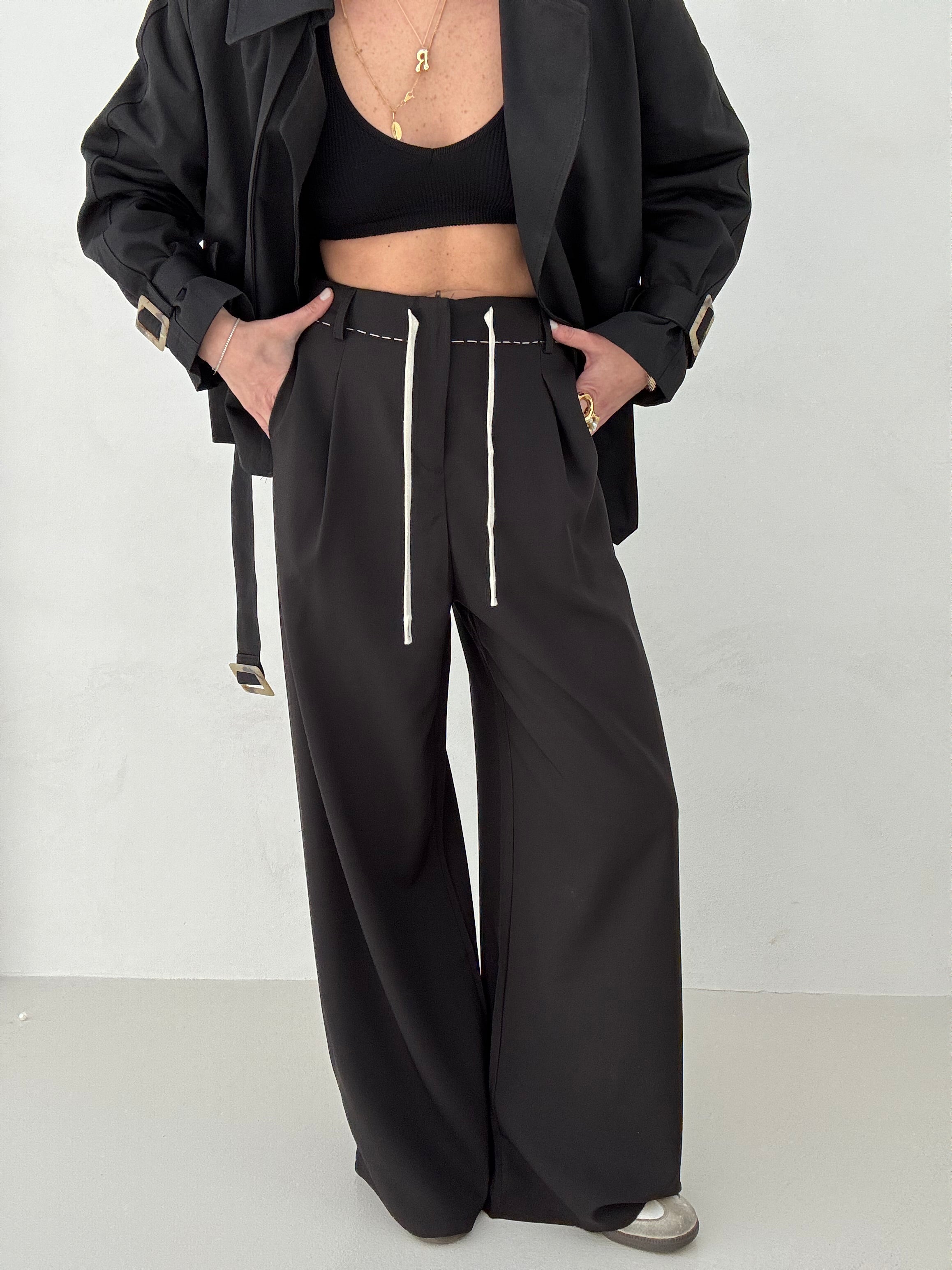 Pantalone ‘CUCITURE e LACCETTI’ Nero