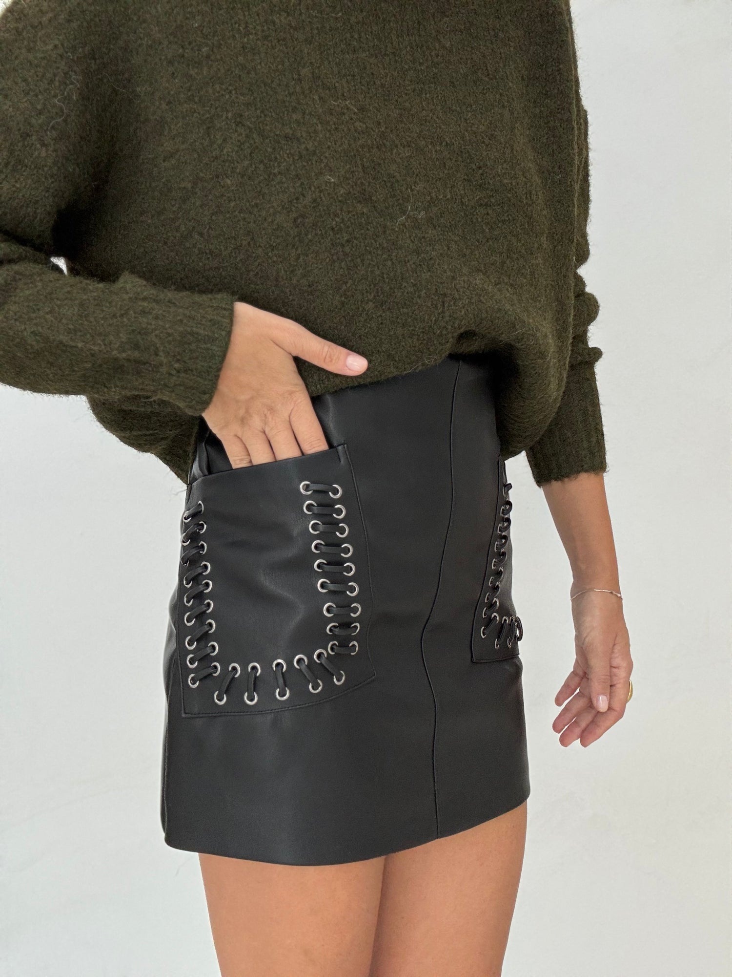 Gonna ‘ECOPELLE TASCHE E STRINGHE’ Nera