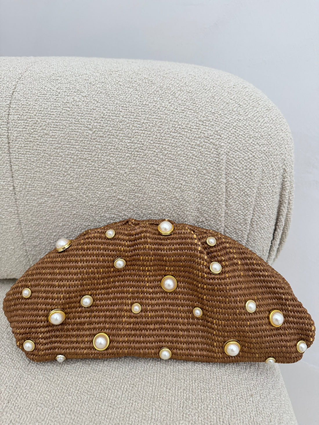 Pochette ‘RAFIA E BORCHIE’ Camel